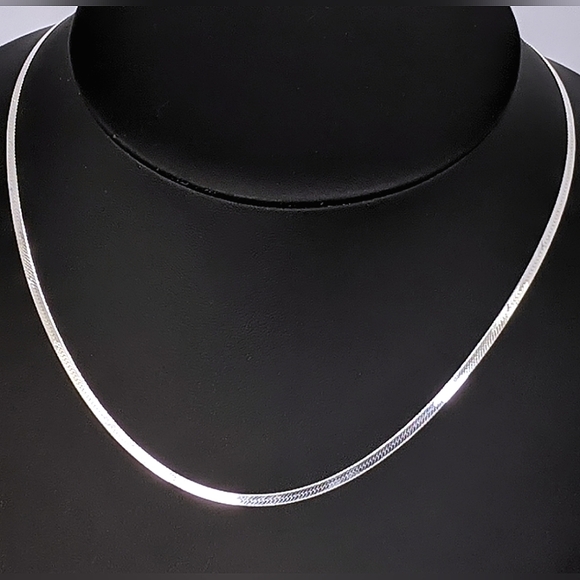 Elegant Herringbone Chain Made In Italy .925 Sterling Silver - Picture 5 of 8